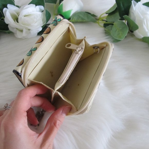 Shake your Coconuts Wallet with Keychain Ring (Retired) - Picture 8 of 10